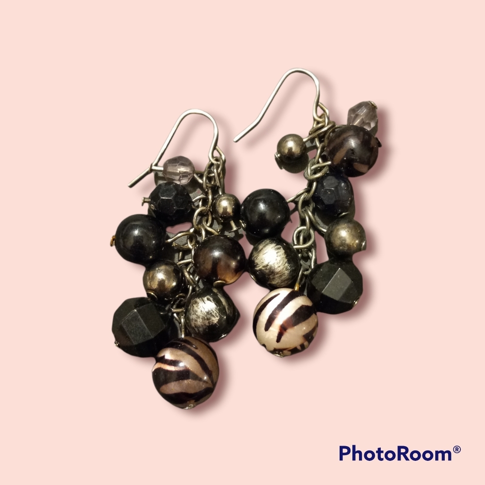 💥5/$10💥Multi-colored beaded dangling earrings